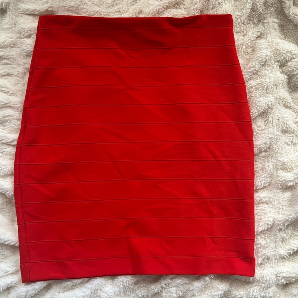 Joseph Ribkoff Women's Bandage Mini Skirt
Textured Elastic Waist Red Size 12